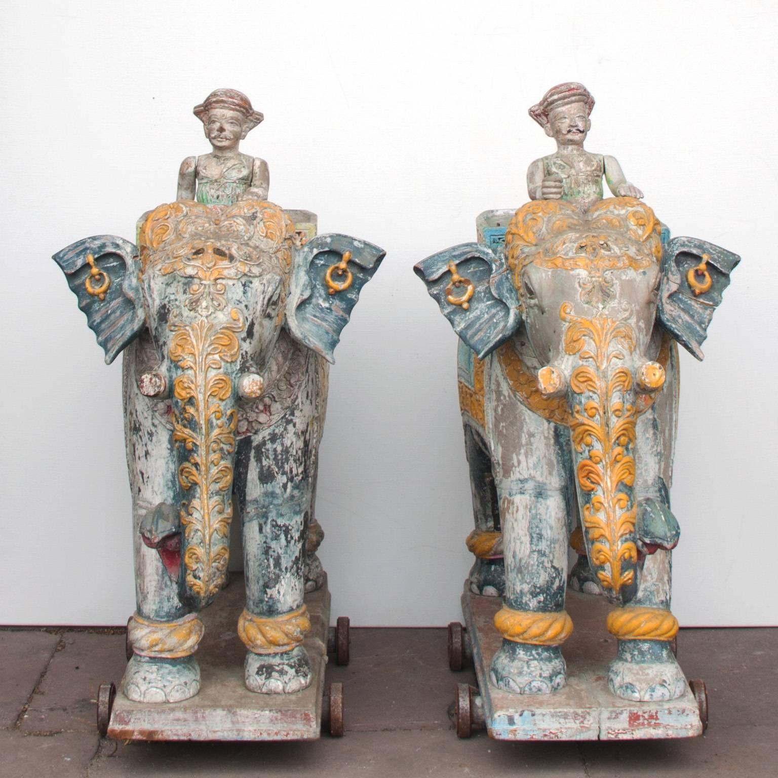Set of two wooden elephants, Late 19th century, India
Painted in pastel tones,
The elephants are easy to move because they are placed on a wheeled plateau, very decorative.

 