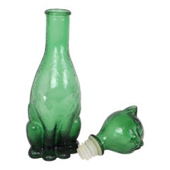 Decantador grande de cristal verde con forma de gato, Empoli, Italia, 37 cm