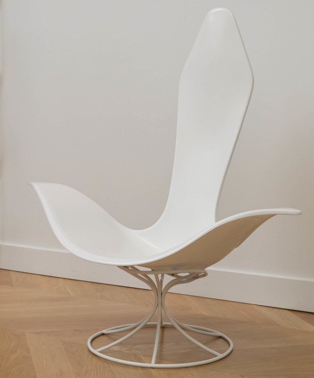 Sculptural and rare tulip chair designed by Erwin & Estelle Laverne for Laverne International, 1958. Comprised of a fiberglass frame with iron base.