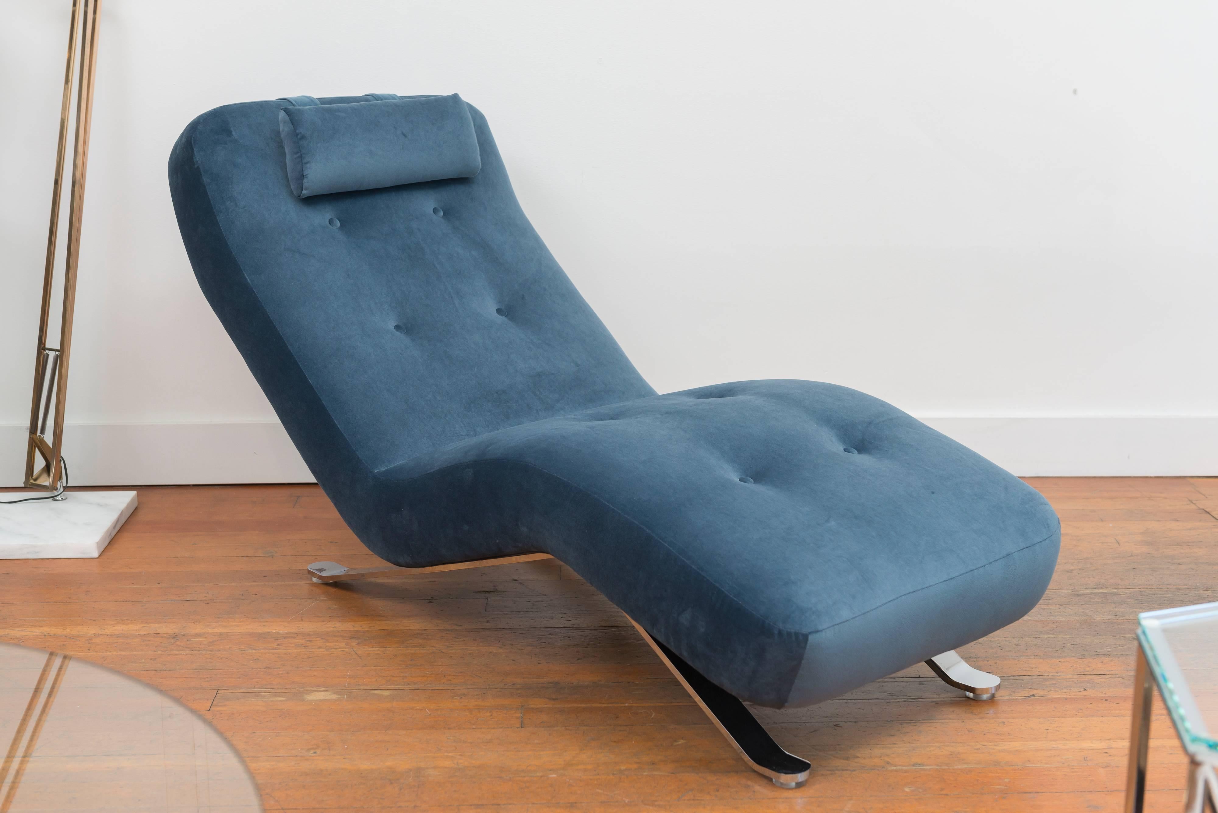 Velvet and Chrome Chaise Longue In Excellent Condition For Sale In San Francisco, CA