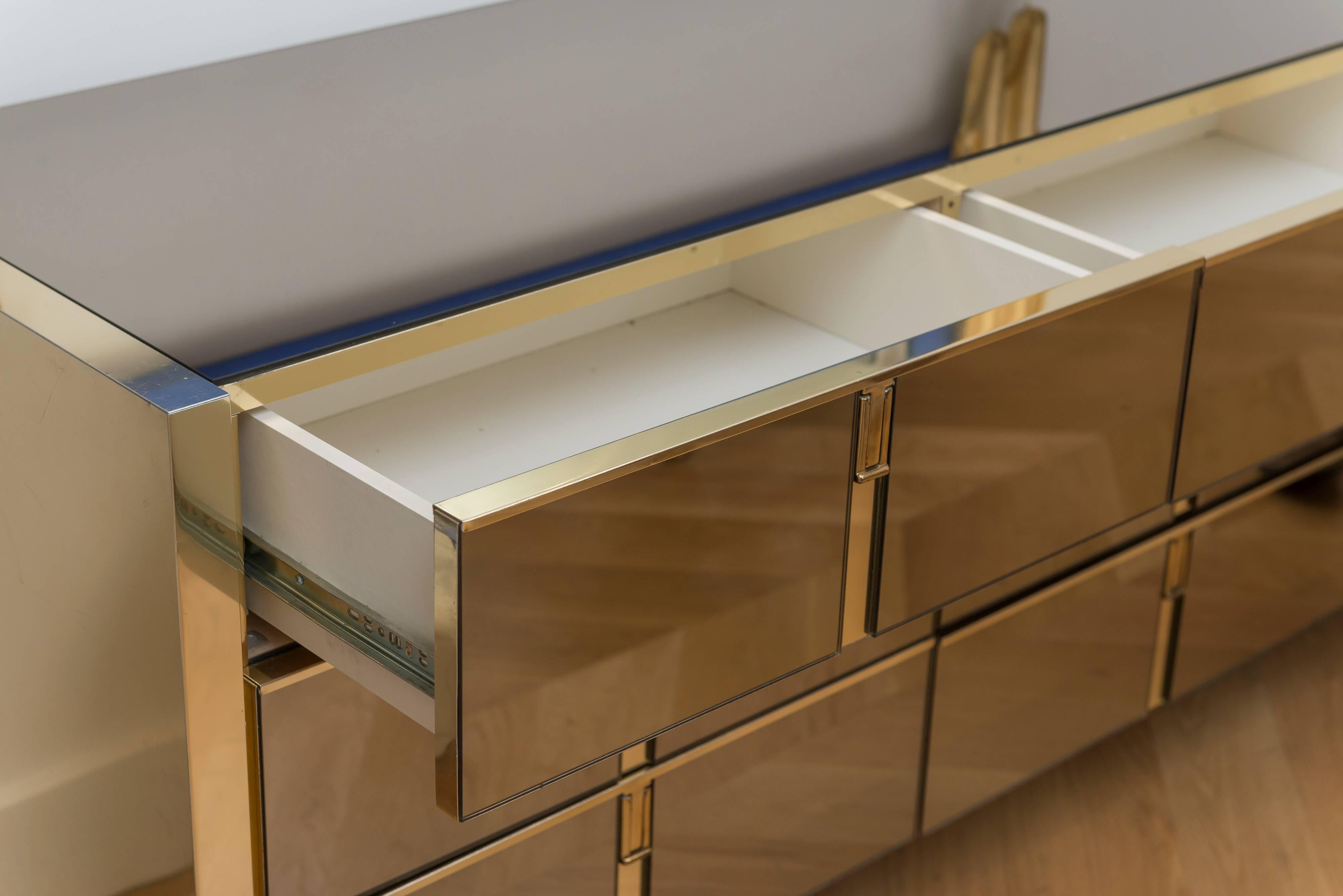 Ello Furniture Co Brass and Mirrored Brass Nine-Drawer Dresser In Excellent Condition For Sale In San Francisco, CA