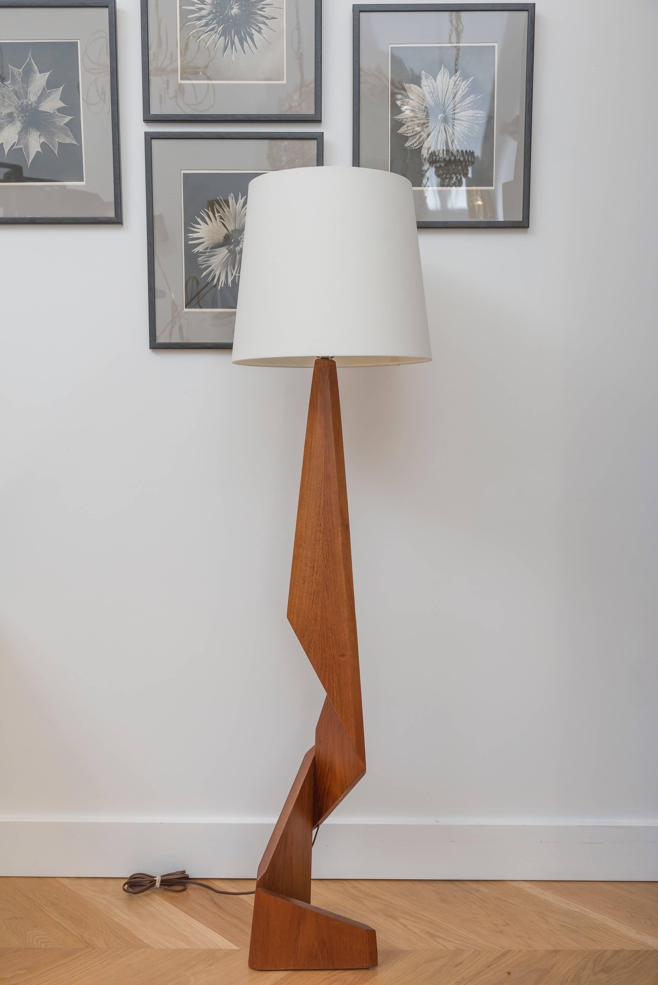 Teak Angled Floor Lamp In Excellent Condition For Sale In San Francisco, CA