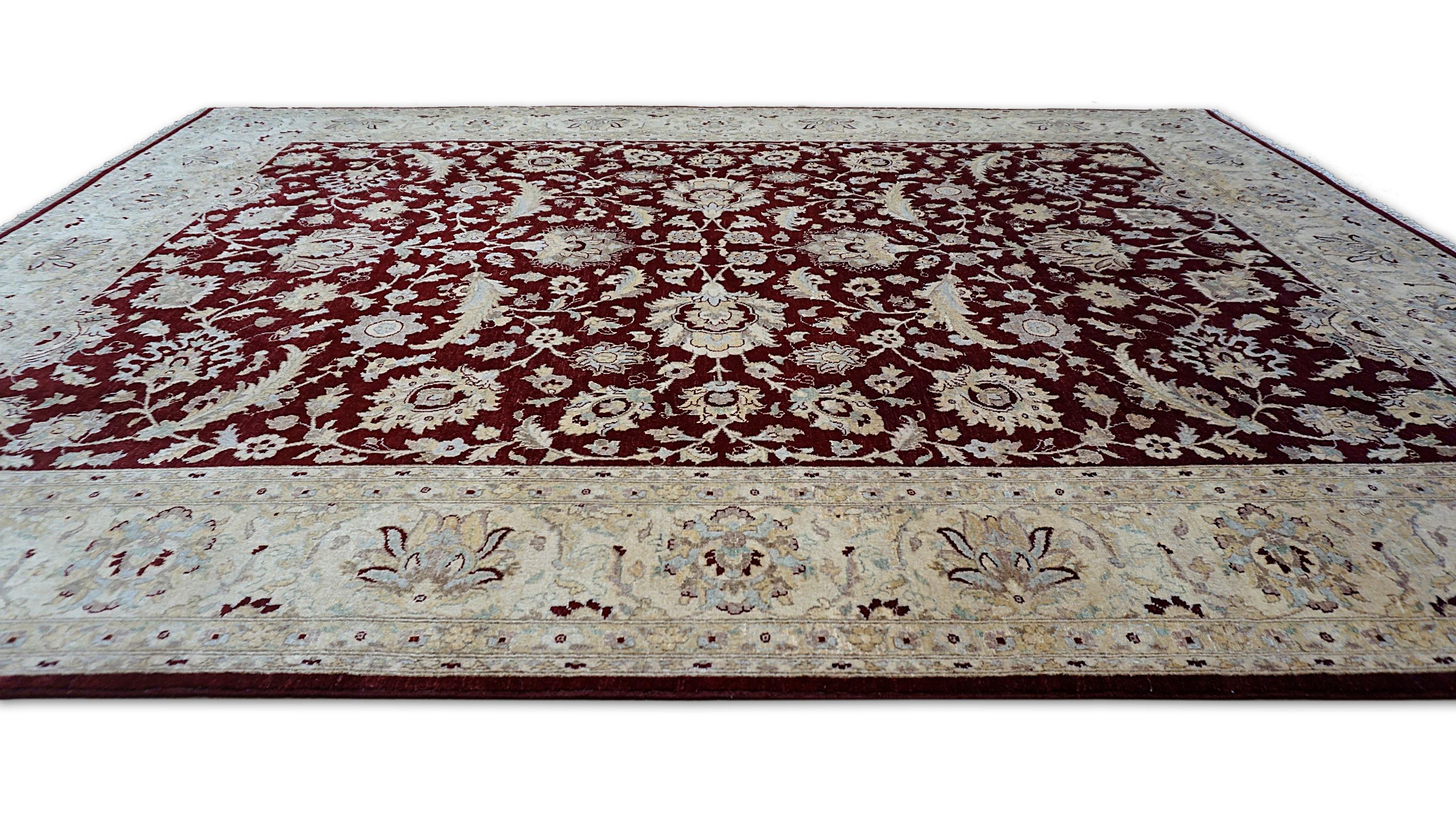 Neo-Classical Deep Burgundy and Cream Wollteppich 9'x11'8'' (Neoklassisch) im Angebot