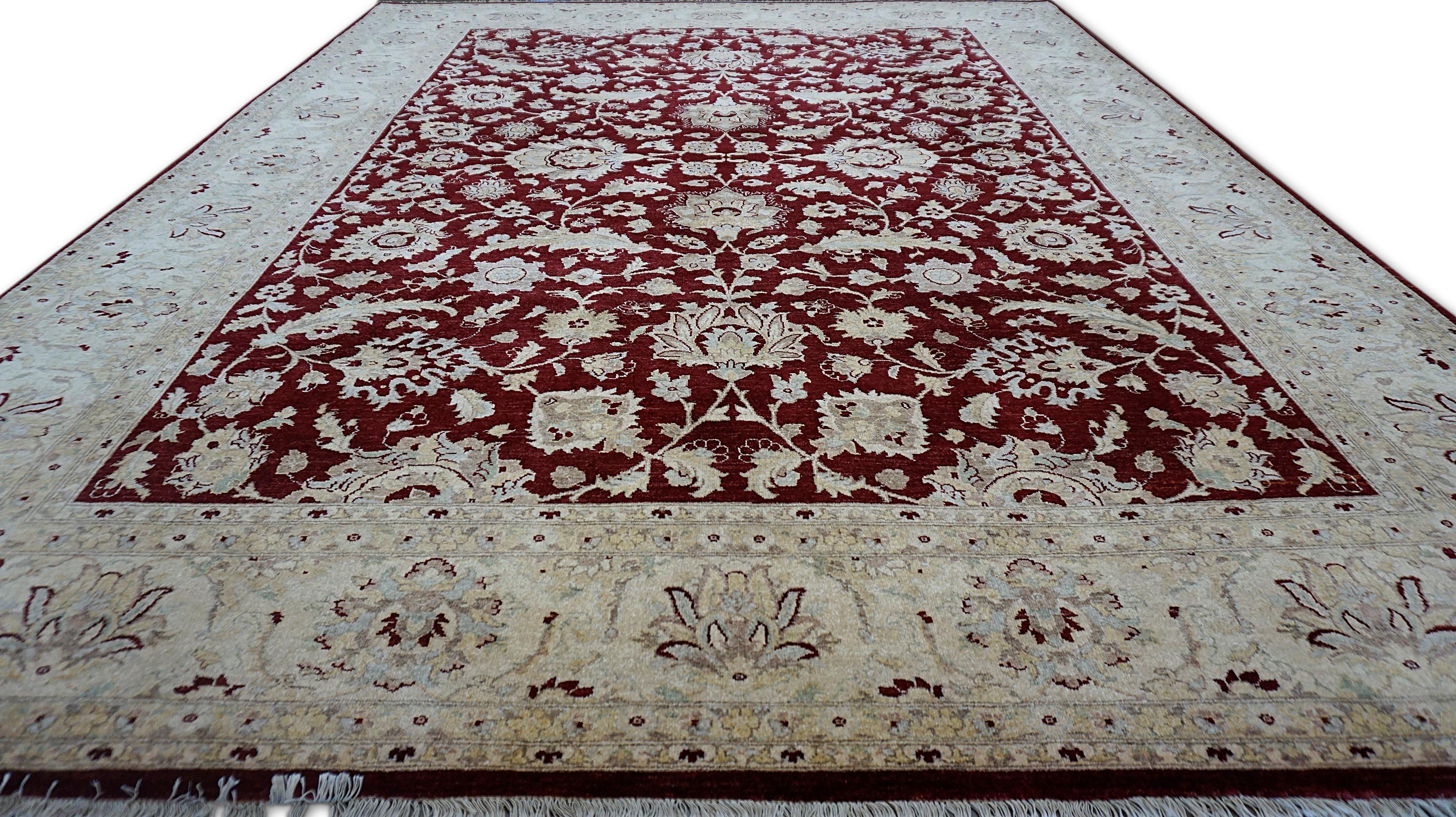 Neo-Classical Deep Burgundy and Cream Wollteppich 9'x11'8'' (Handgeknüpft) im Angebot