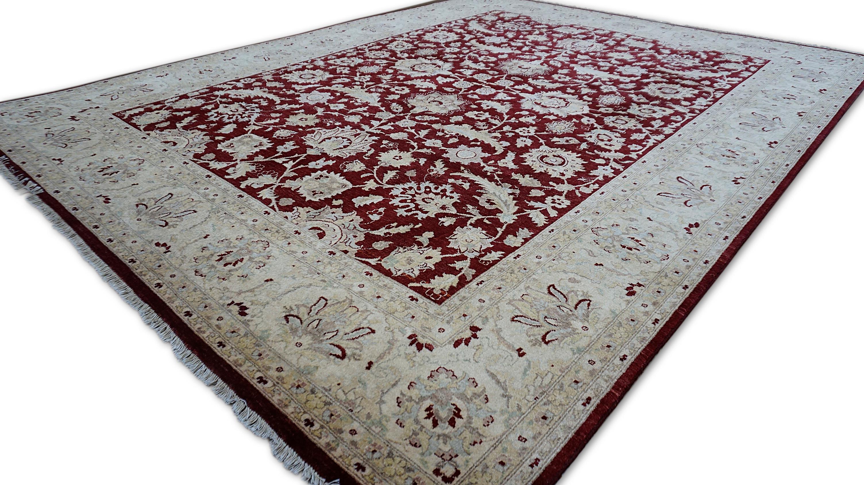 Neo-Classical Deep Burgundy and Cream Wollteppich 9'x11'8'' im Zustand „Neu“ im Angebot in Torrance, CA