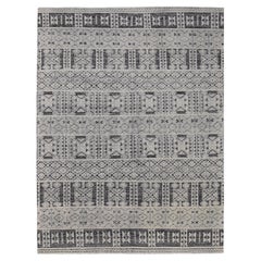 Moderner geometrischer grauer und elfenbeinfarbener Tribal-Wollteppich 8'10''x11'10''