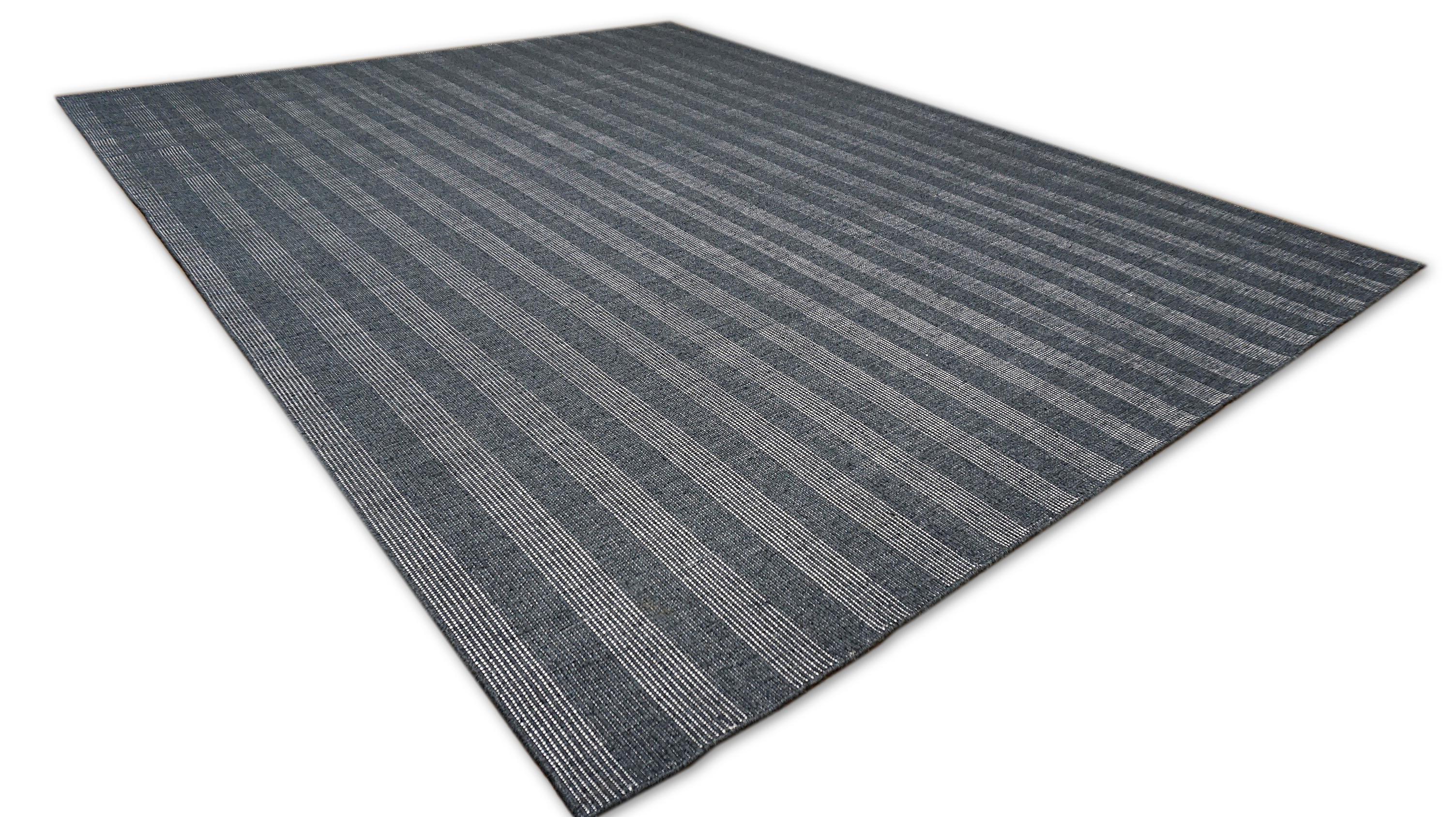 Modern Charcoal  Gestreifter Flachgewebe-Teppich aus Wolle 9'x11'10'' im Zustand „Neu“ im Angebot in Torrance, CA