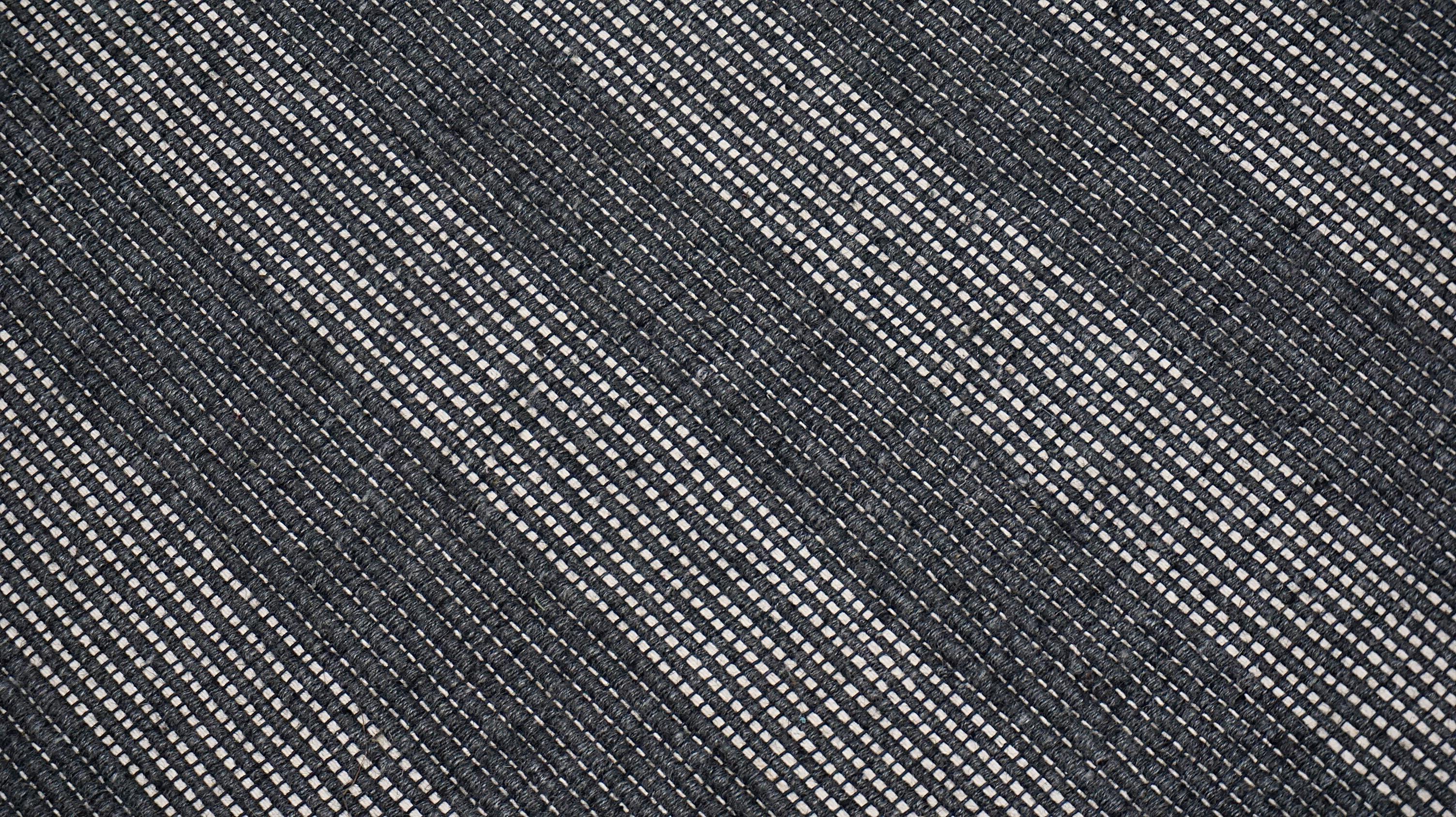 Modern Charcoal  Gestreifter Flachgewebe-Teppich aus Wolle 9'x11'10'' im Angebot 1
