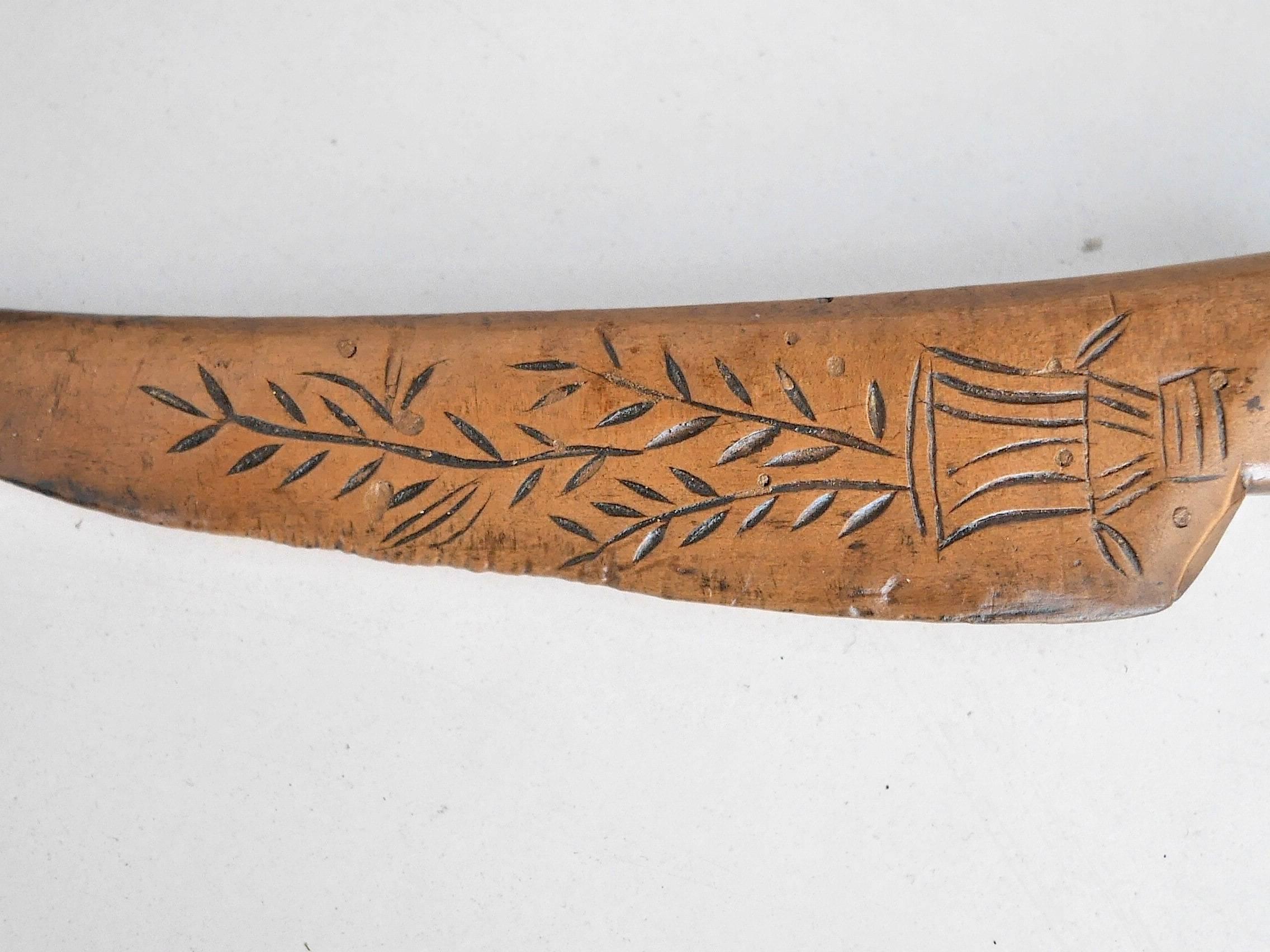 Boxwood knife engraved with botanical details on both sides of the blade,
Pyrenees, France.