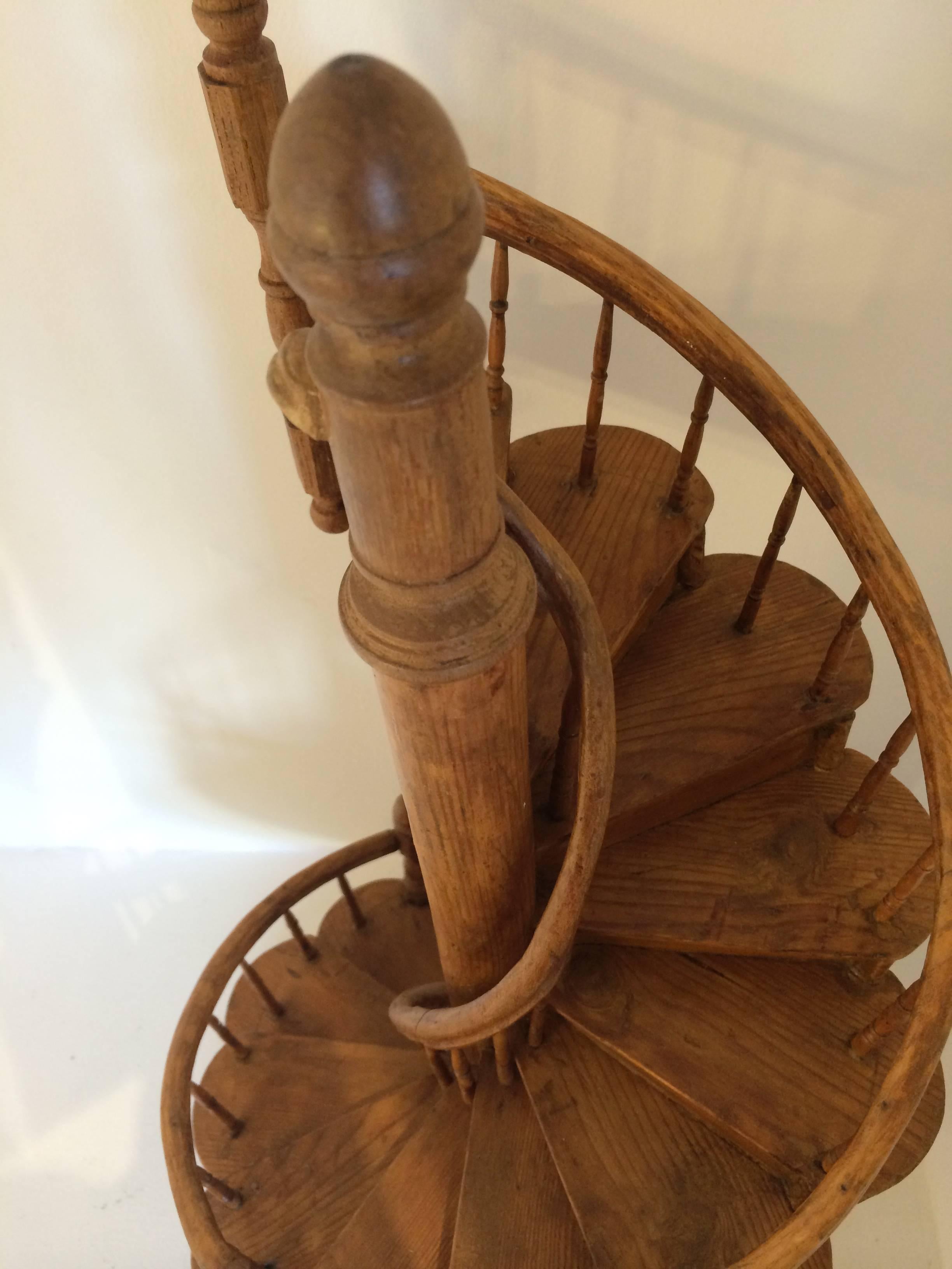 French Compagnon Masterpiece Staircase In Excellent Condition In Paris, FR