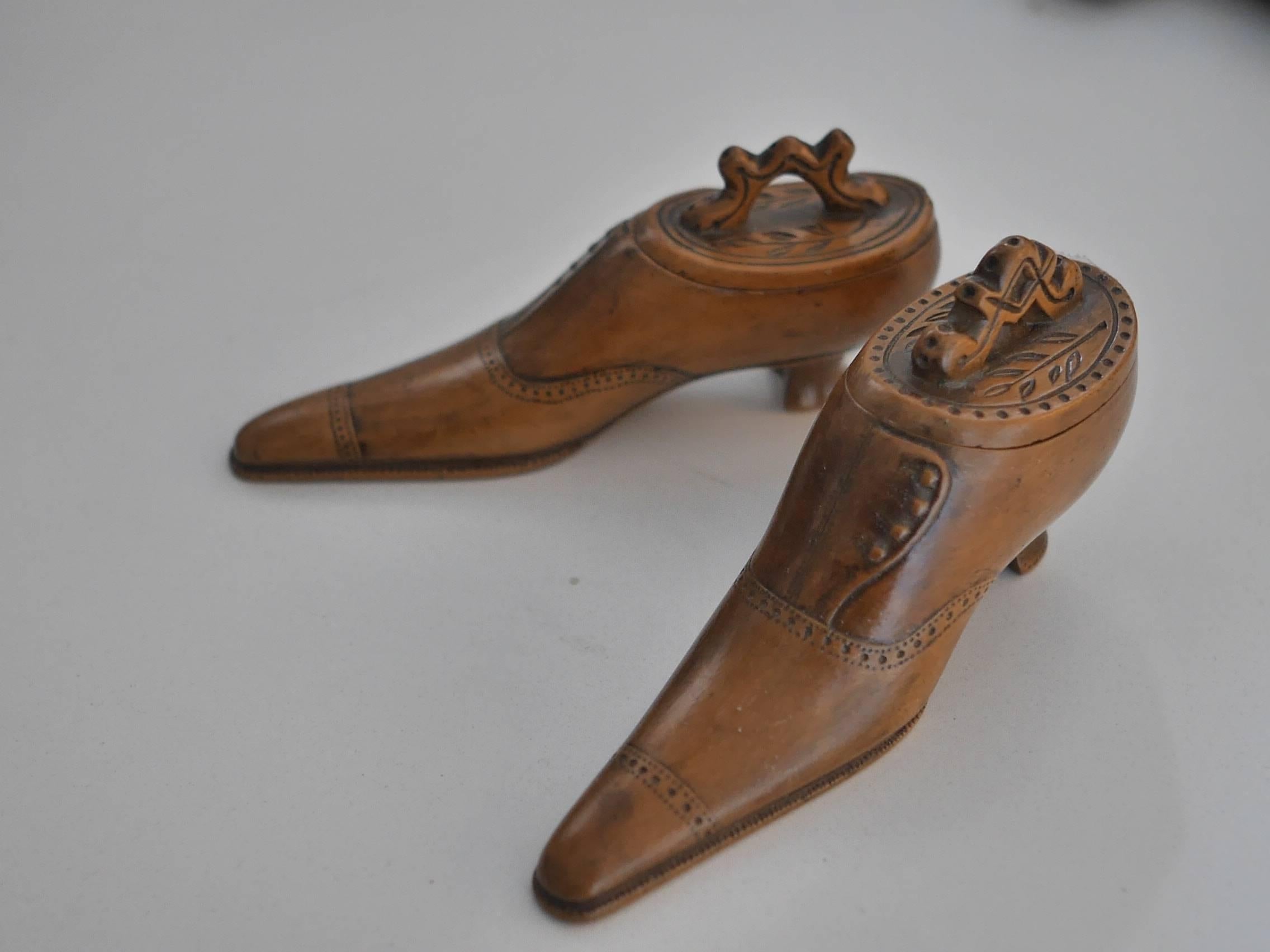 French 19th Century Mr & Mrs Shoes Snuffbox