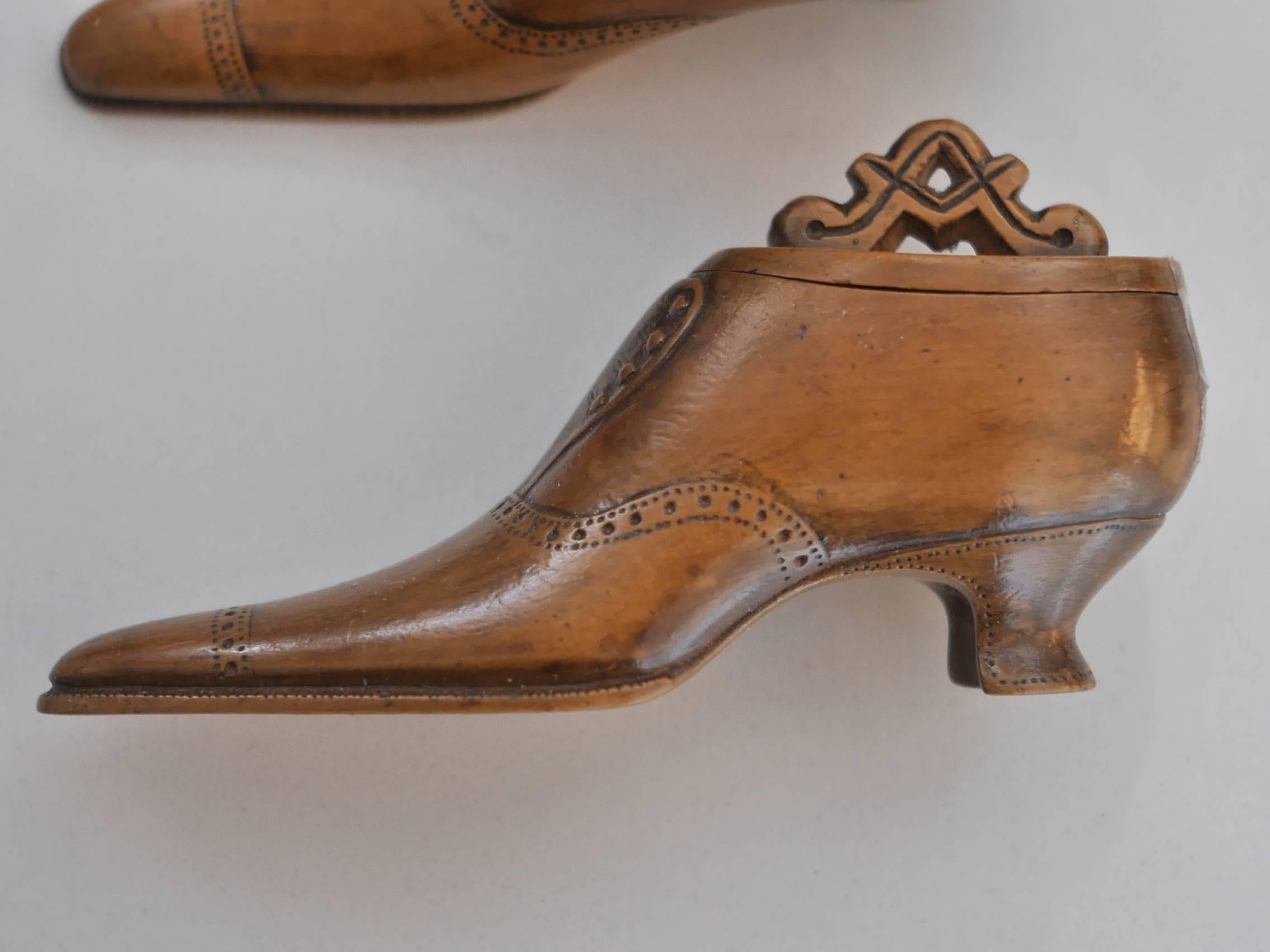 Carved 19th Century Mr & Mrs Shoes Snuffbox
