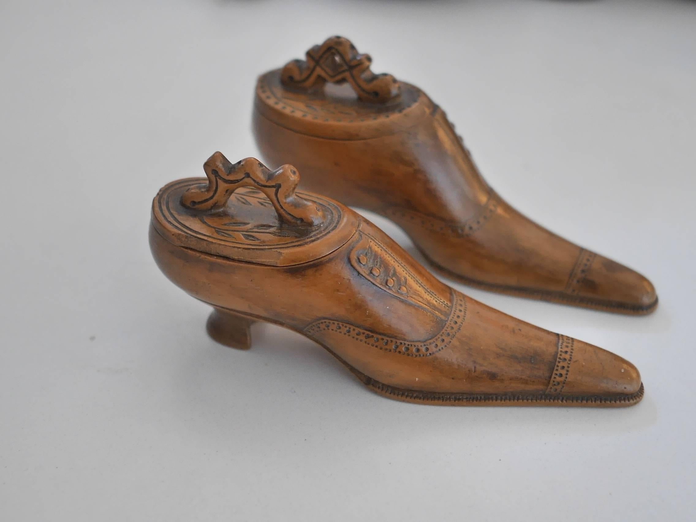 19th Century Mr & Mrs Shoes Snuffbox 1