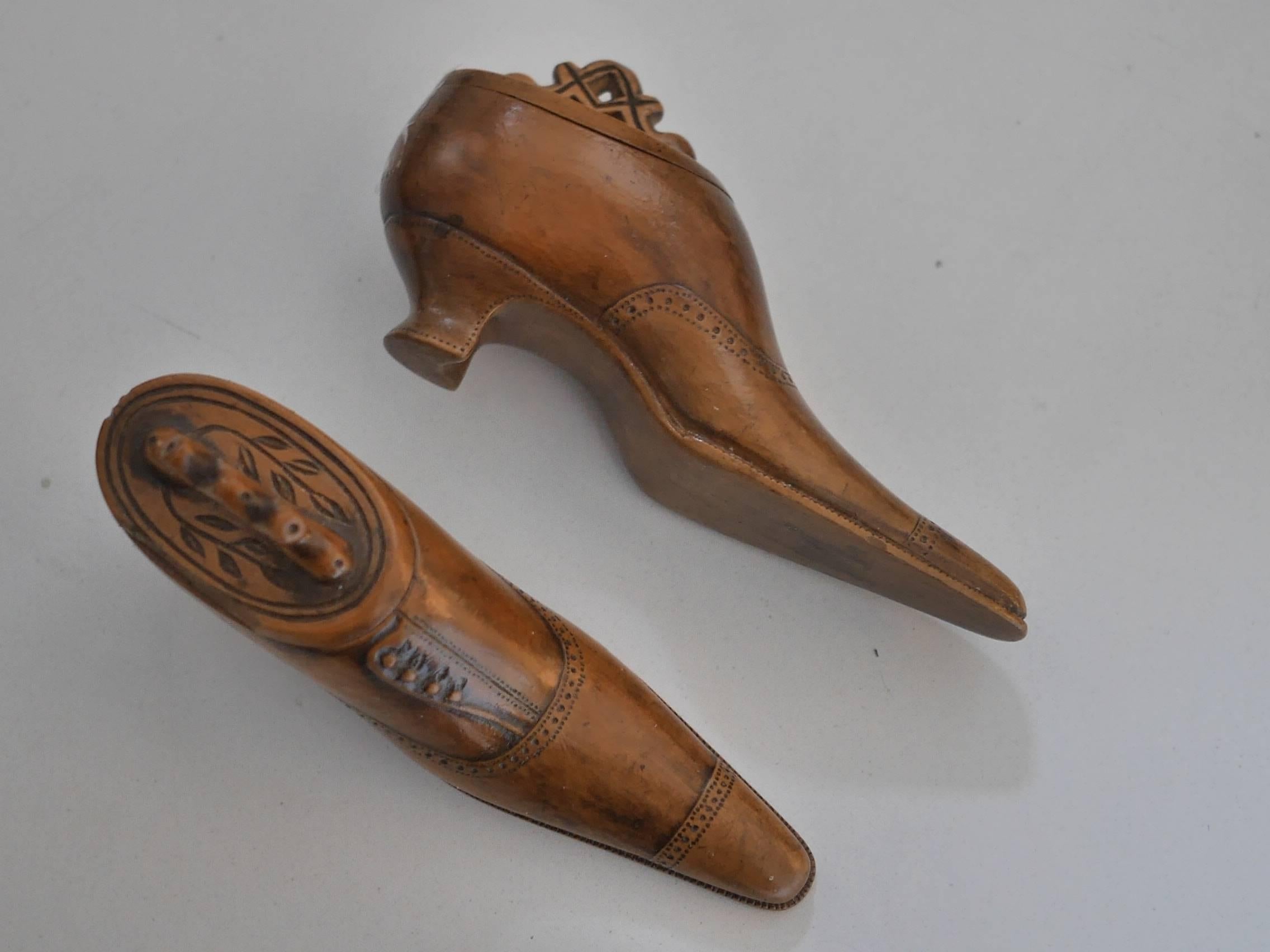 Very peculiar twins snuffboxes featuring a man and a woman shoes, decorated on the lid by their own s initials, A & M. The woman shoe is slightly smaller than the man s one. Inhaling snuff, or snuffing, as it is also called, was first witnessed by a