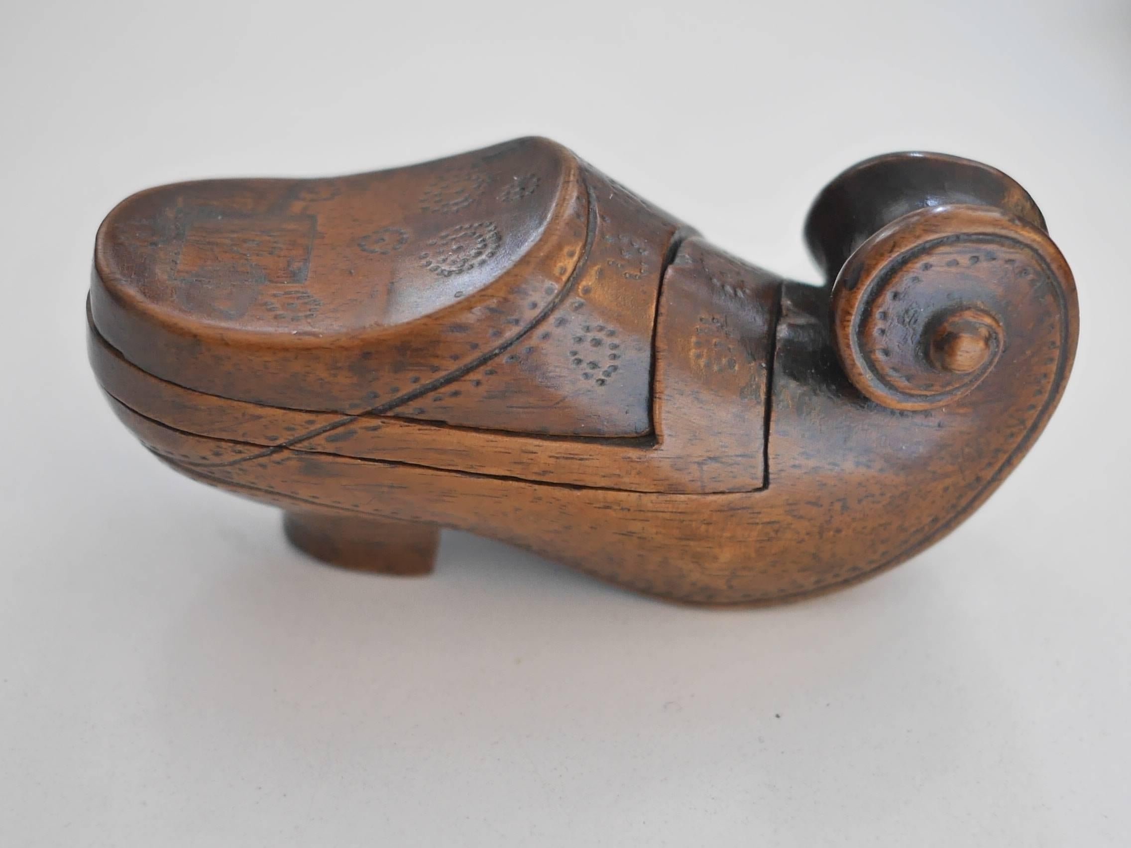 Wooden carved shoe snuffbox, from Jura, France, with a two steps mechanism for a secure lid. This is a typical Folk Art piece of work. Inhaling snuff, or snuffing, as it is also called, was first witnessed by a European missionary in 1493, in the