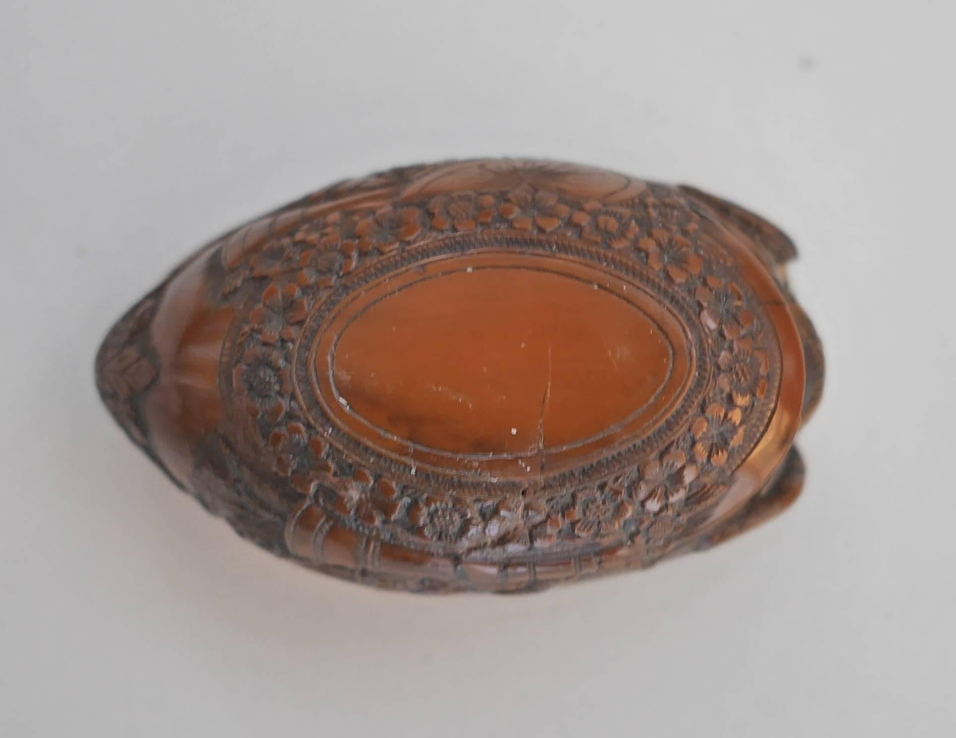 19th Century Tagua Nut Carved Snuffbox  In Excellent Condition For Sale In Paris, FR