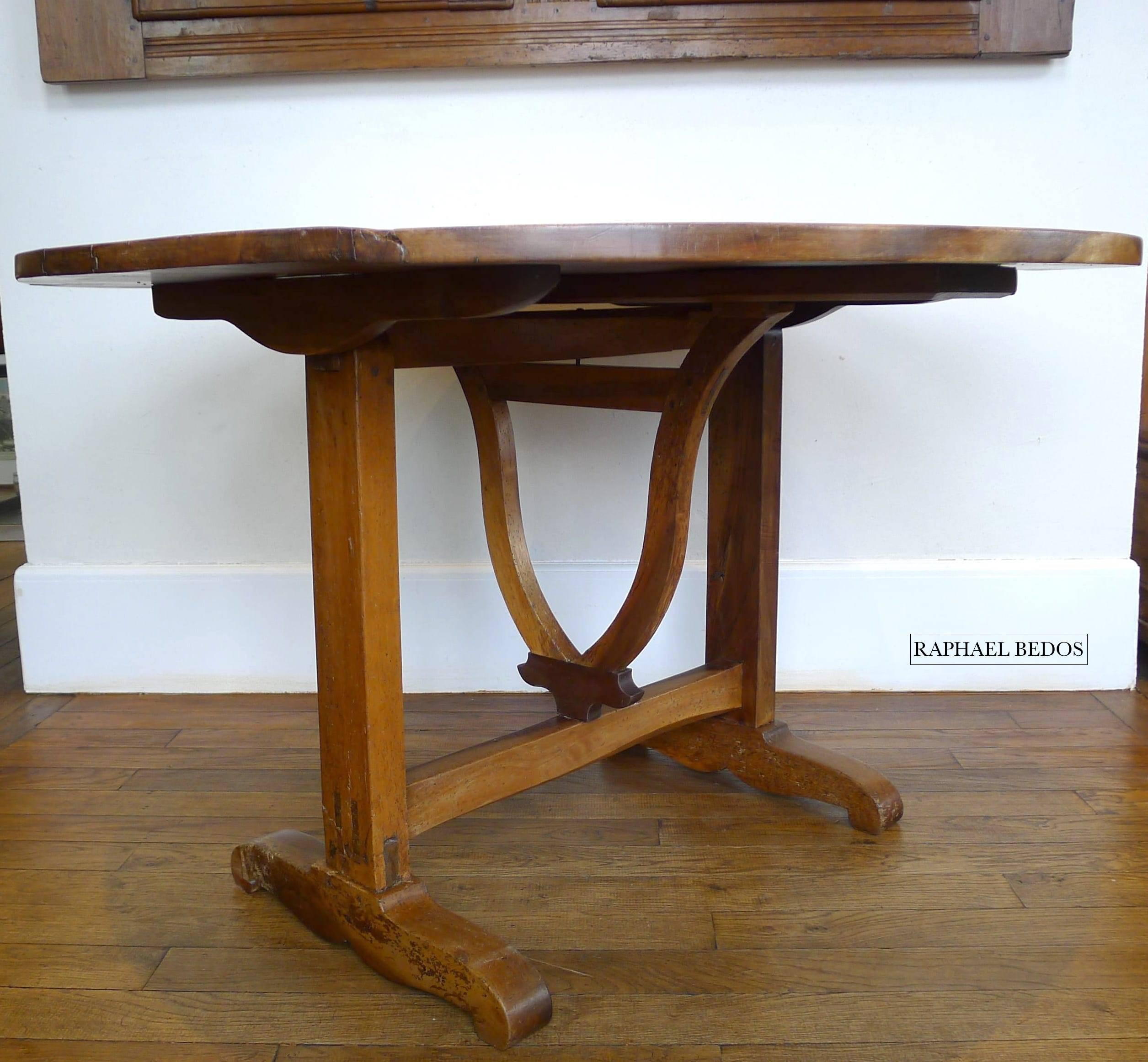 France, Bourgogne

Walnut

19th century.
  