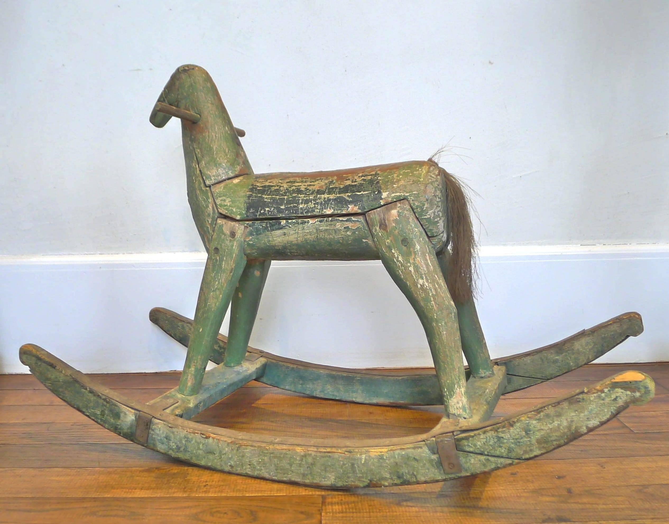 Polychromatic rocking horse, for children
Alsacian hand-carved and painted softwood.