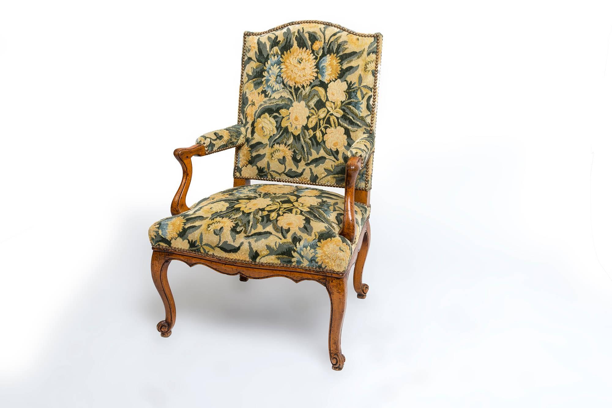 A wonderful pair of Regency Louis XVI chairs, France, 19th century.