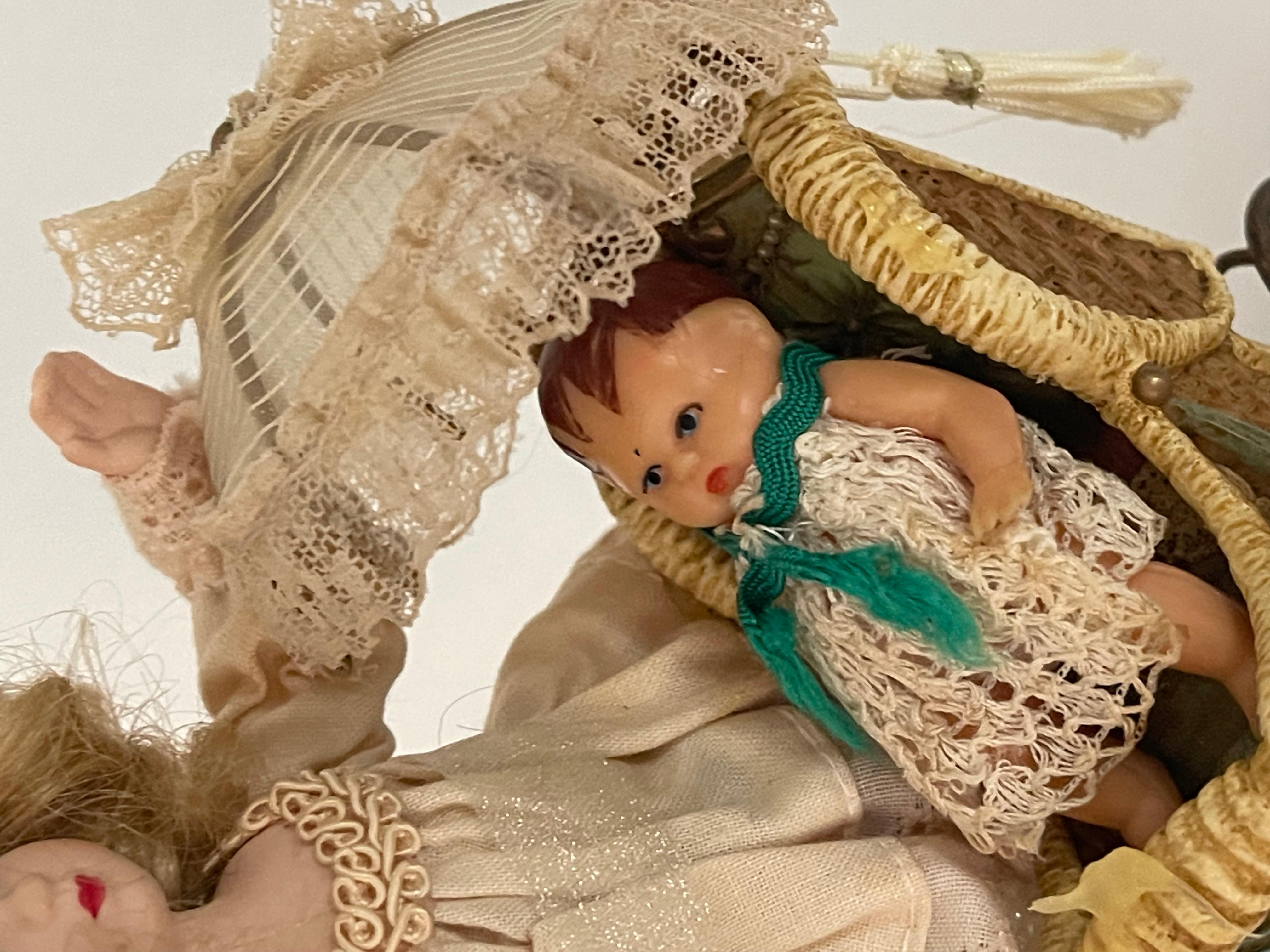 Jouets anciens Poupée avec landau et bébé, Foll Furniture Bon état - En vente à Boca Raton, FL