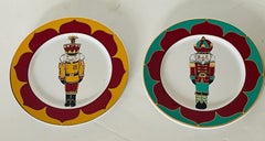 Lot de deux assiettes en céramique « Casse-noisettes vintage de Noël » par Kim Williams