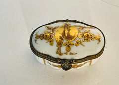 18 th c French Sèvres Porcelain Snuff Box