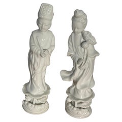 Coppia di sculture antiche cinesi “Blanc de Chine” raffiguranti divinità