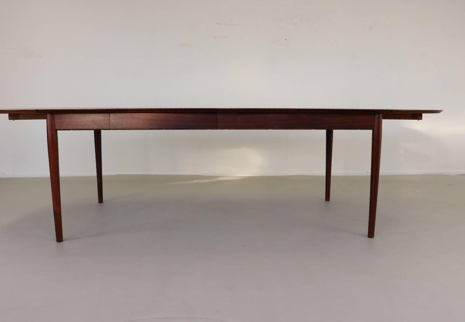 Danish superb design dinner table
Two extensions in the middle
A drop-leaf on every side
Model 227.