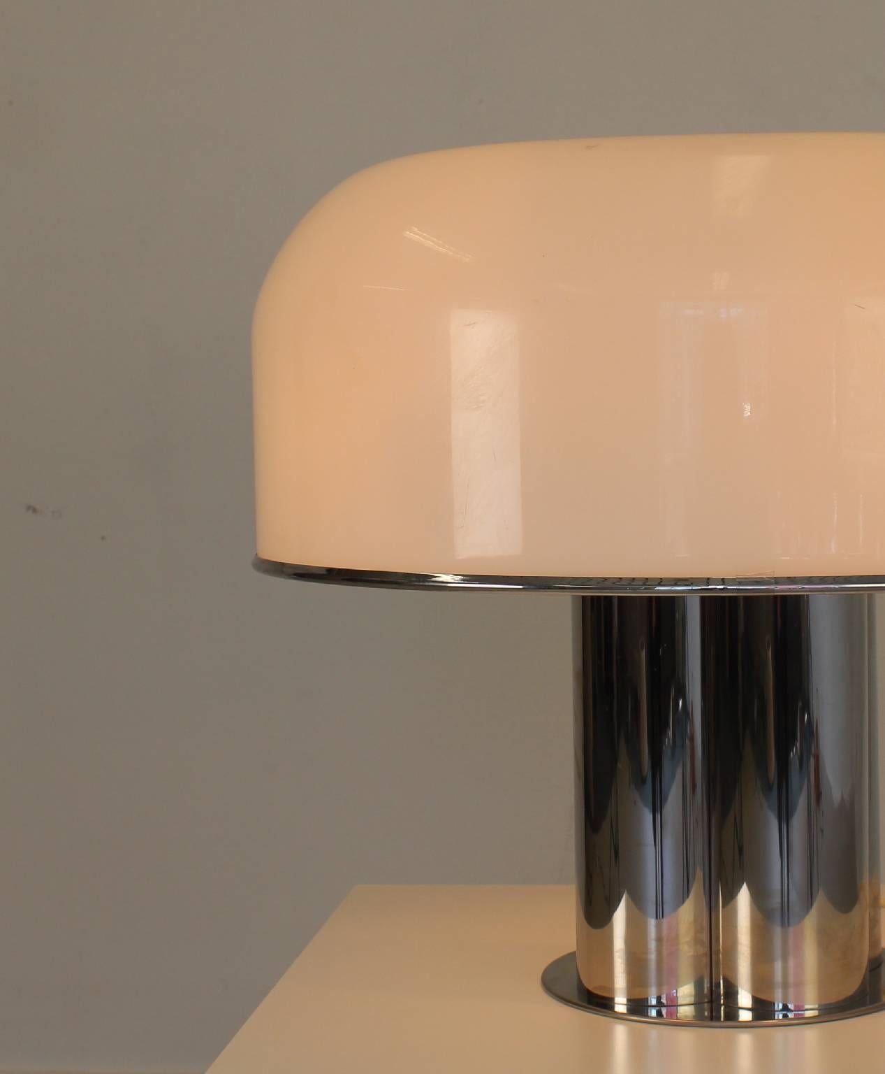 Mid-Century Modern Large Guzzini Table Lamp in Chrome and White Synthetic For Sale