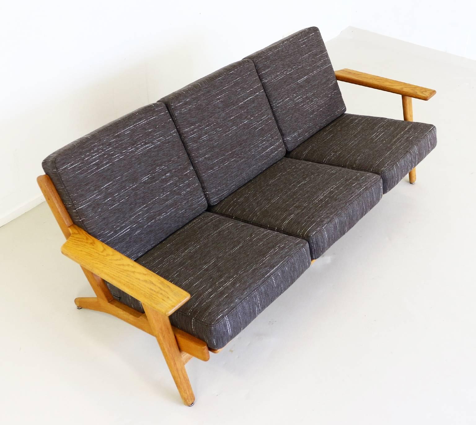 Mid-20th Century Danish Design Three-Seat Sofa in Oak by Hans Wegner For Sale
