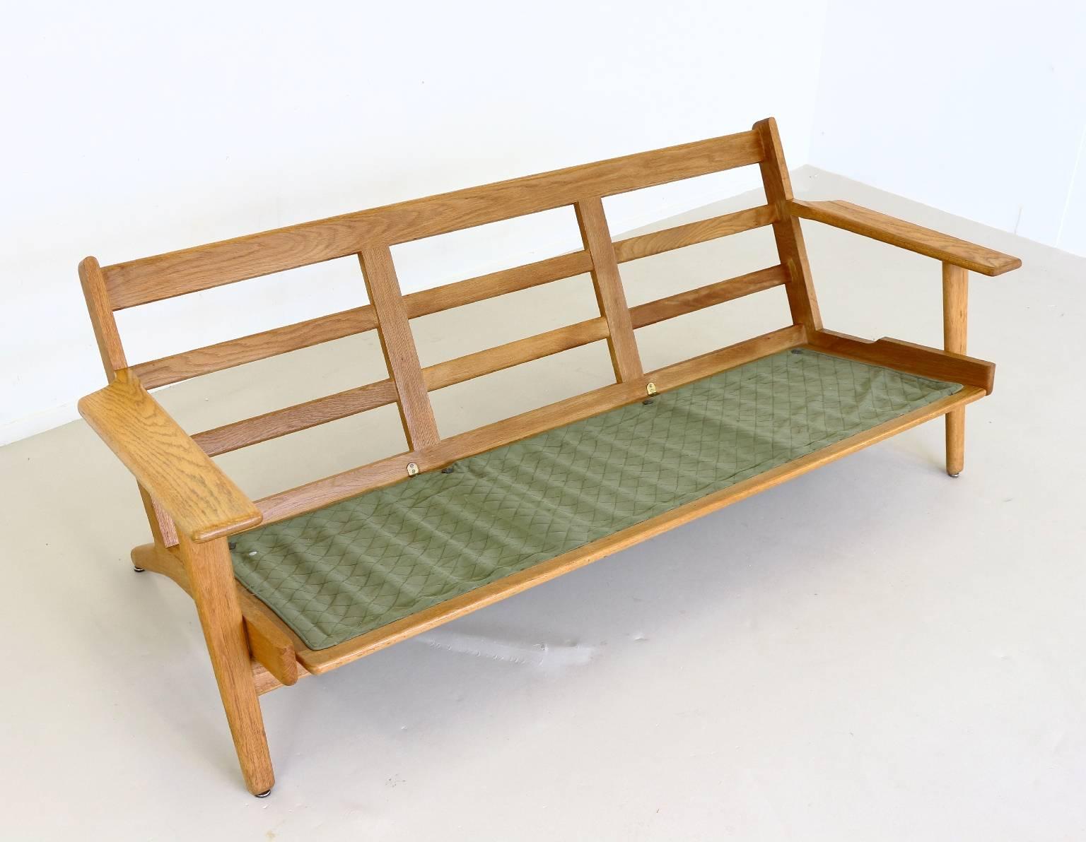 Danish Design Three-Seat Sofa in Oak by Hans Wegner For Sale 4