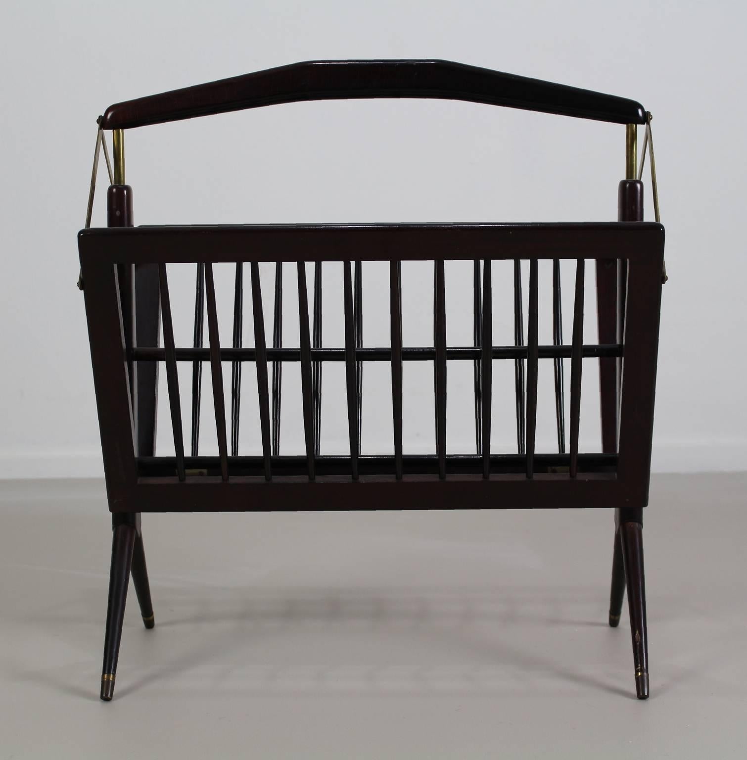 Mid-Century Modern Foldable Italian Design Magazine Rack with Brass Details For Sale