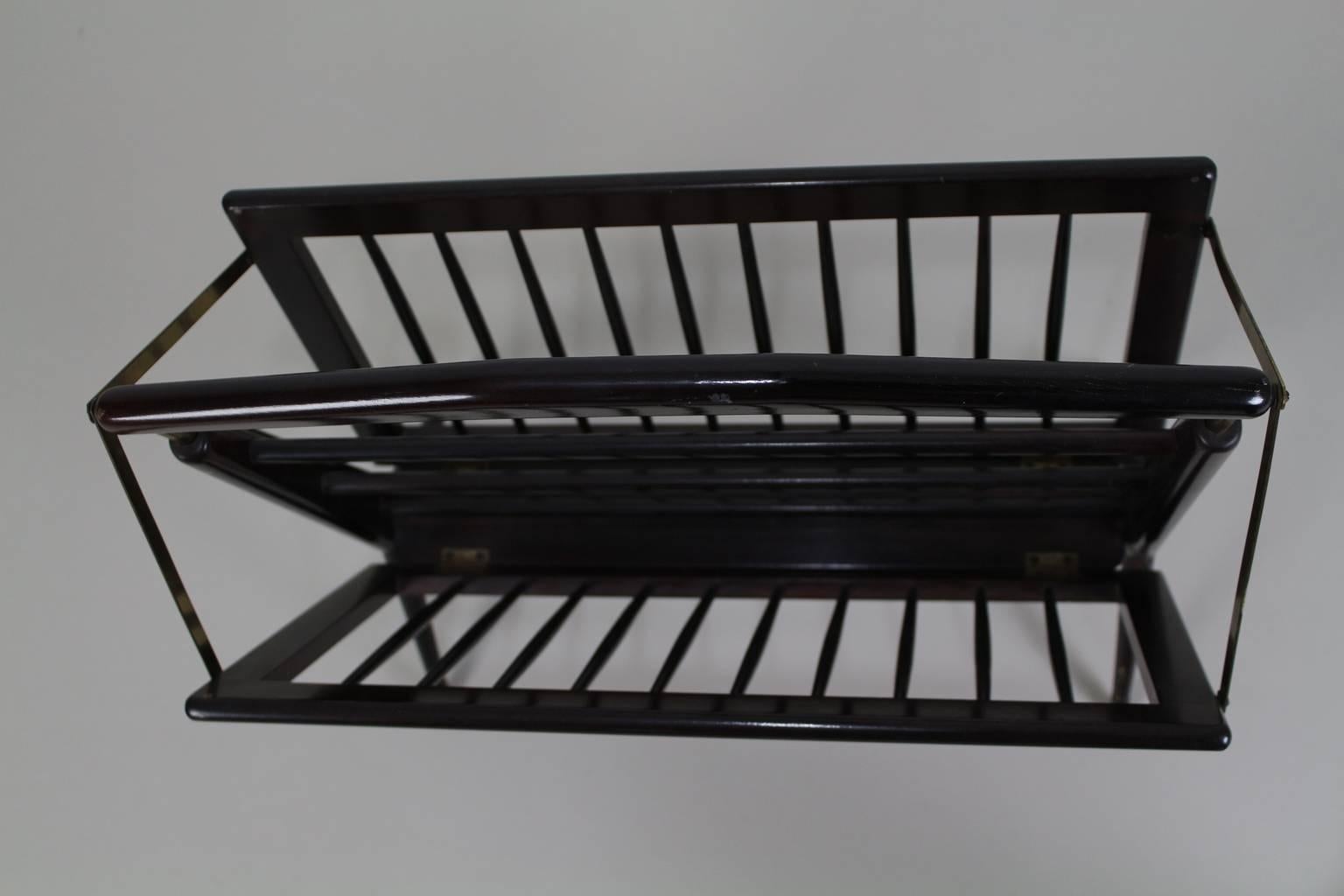 Foldable Italian Design Magazine Rack with Brass Details In Excellent Condition For Sale In Staphorst, NL