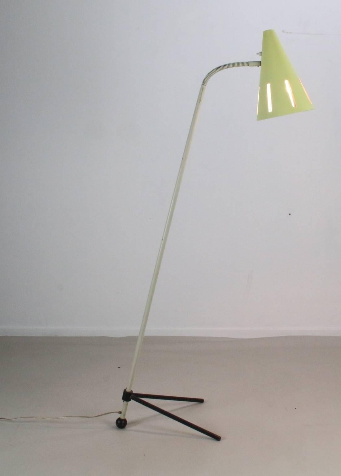 Floor lamp by Busquet for Hala Zeist the Netherlands.
Scarce as a floor lamp.
Designer H.Th.J.A. Busquet. Manufacturer: Hala Zeist The Netherlands.
Model: Sun series.
Wear on the hood with small dents.
  