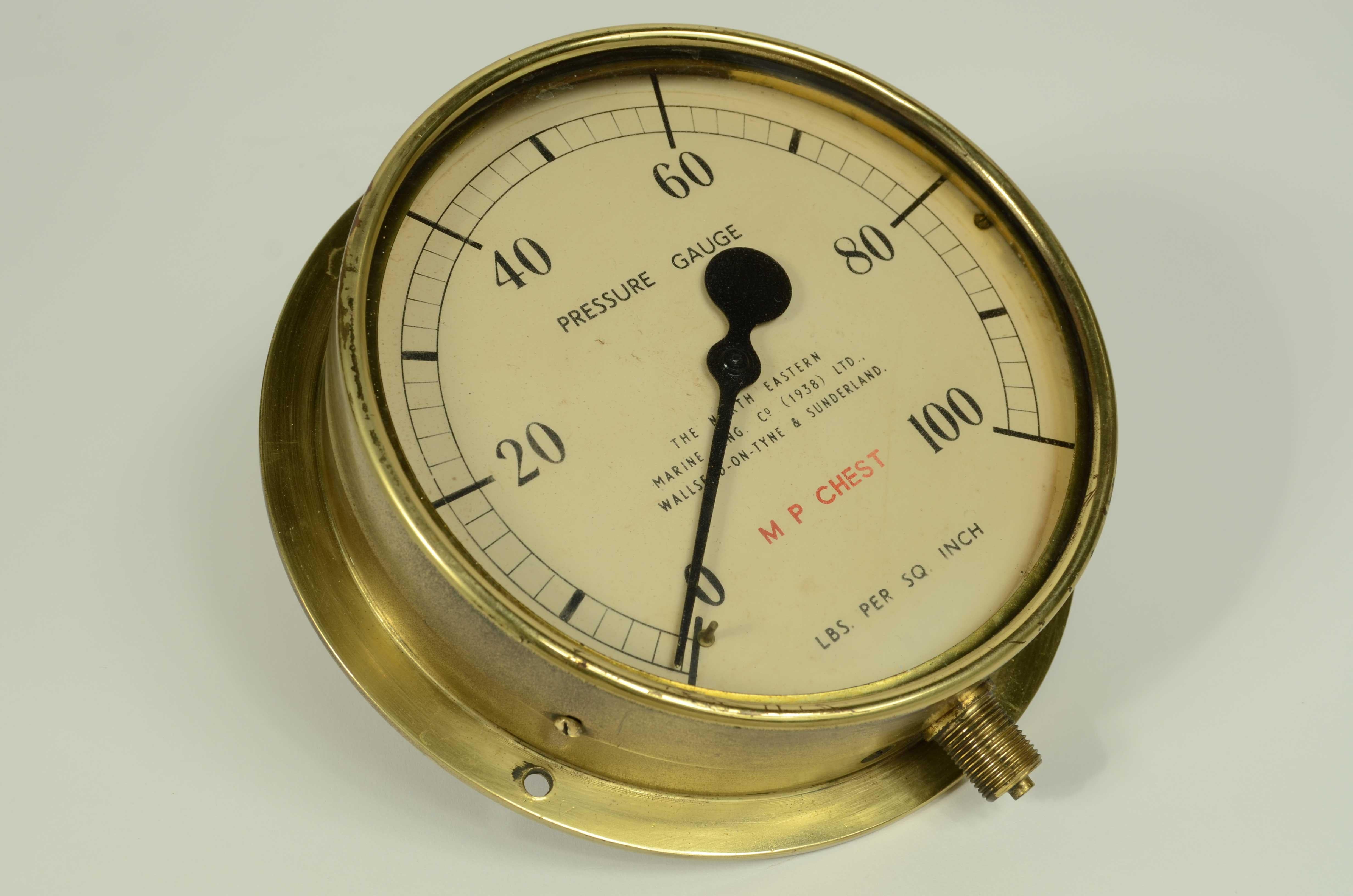 Mid-20th Century Manometro a quadrante in ottone e vetro, strumento di misura dei fluidi anni '30 in vendita