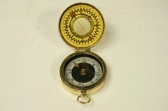 Reisekompass aus Messing, um 1920, signiert mit „The Magnapole“