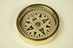 Seltener, aus gedrehtem Messing gefertigter nautischer Reisekompass mit Deckel, 1870