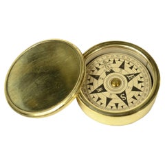 Seltener, aus gedrehtem Messing gefertigter nautischer Reisekompass mit Deckel, 1870