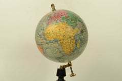 Globo terrestre edito negli anni venti dal geografo francese J. Forest
