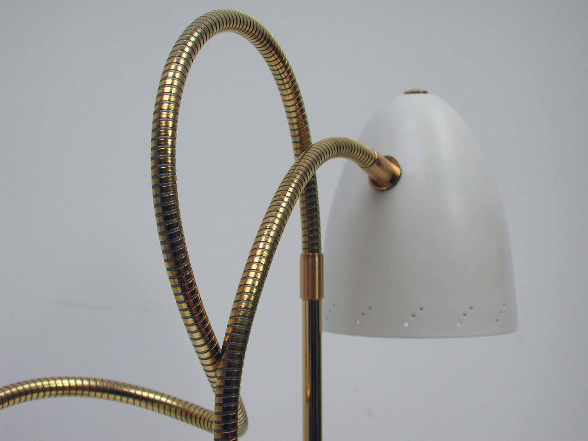 Italian 1950s Double Gooseneck Table Lamp In Excellent Condition In NUEMBRECHT, NRW