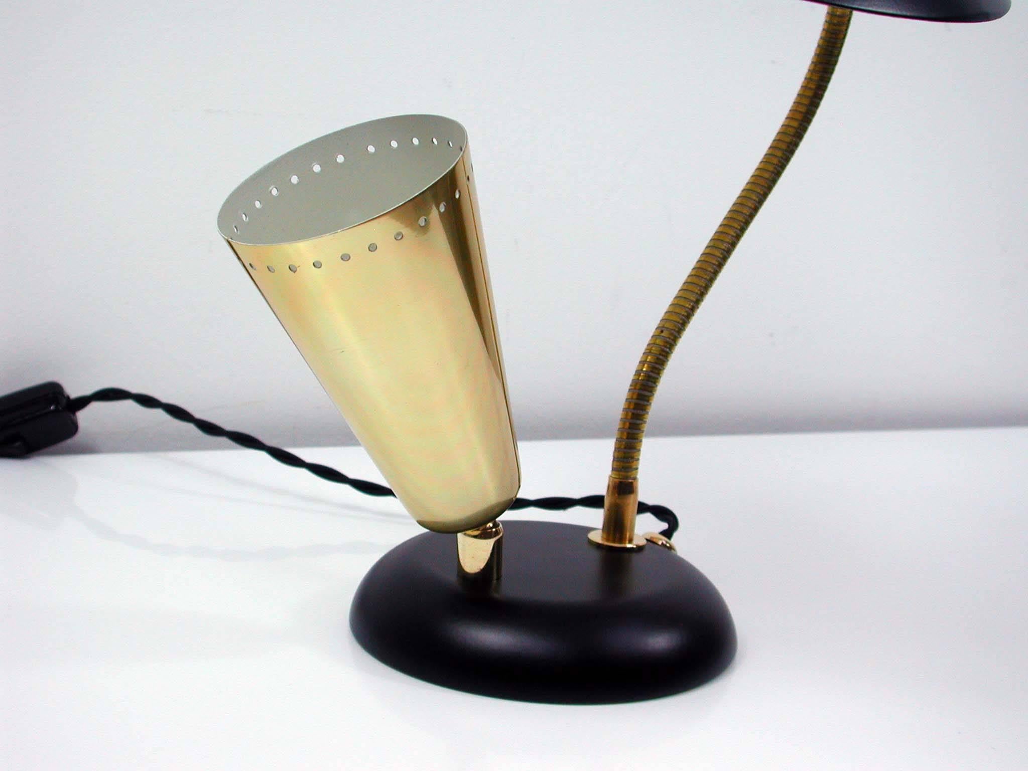 Italian Mid-Century Brass and Metal Double Shade Table Lamp, 1950s In Good Condition In NUEMBRECHT, NRW