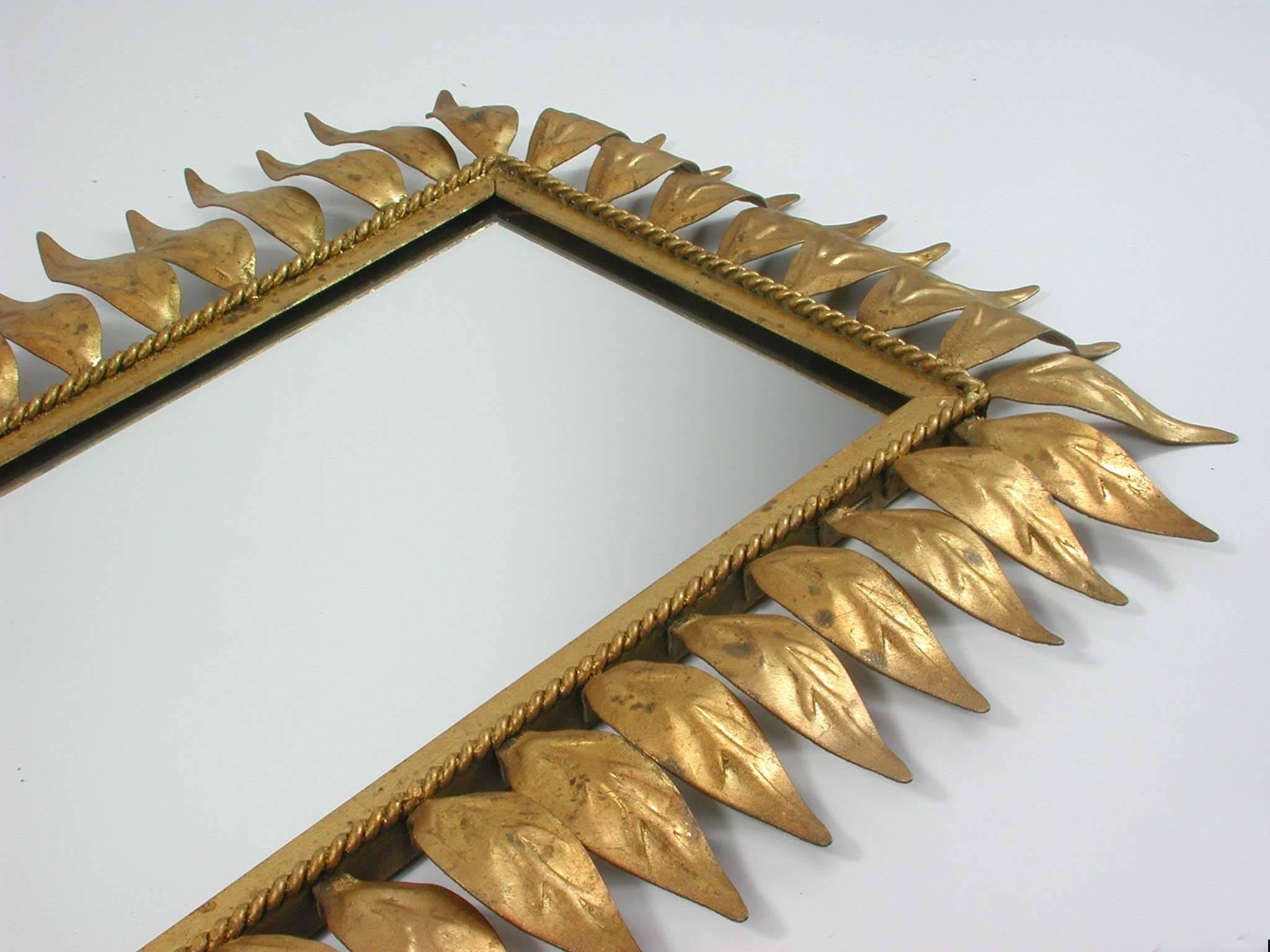 Mid-Century Spanish Sunburst Gilt Wall Mirror, 1950s In Excellent Condition In NUEMBRECHT, NRW