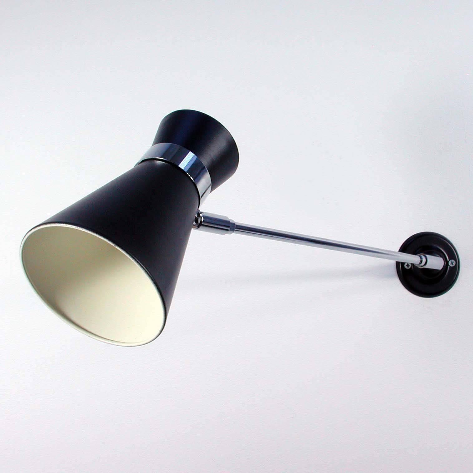 Mid-Century French Swivelling Potence Reading Lamp Sconce In Excellent Condition In NUEMBRECHT, NRW
