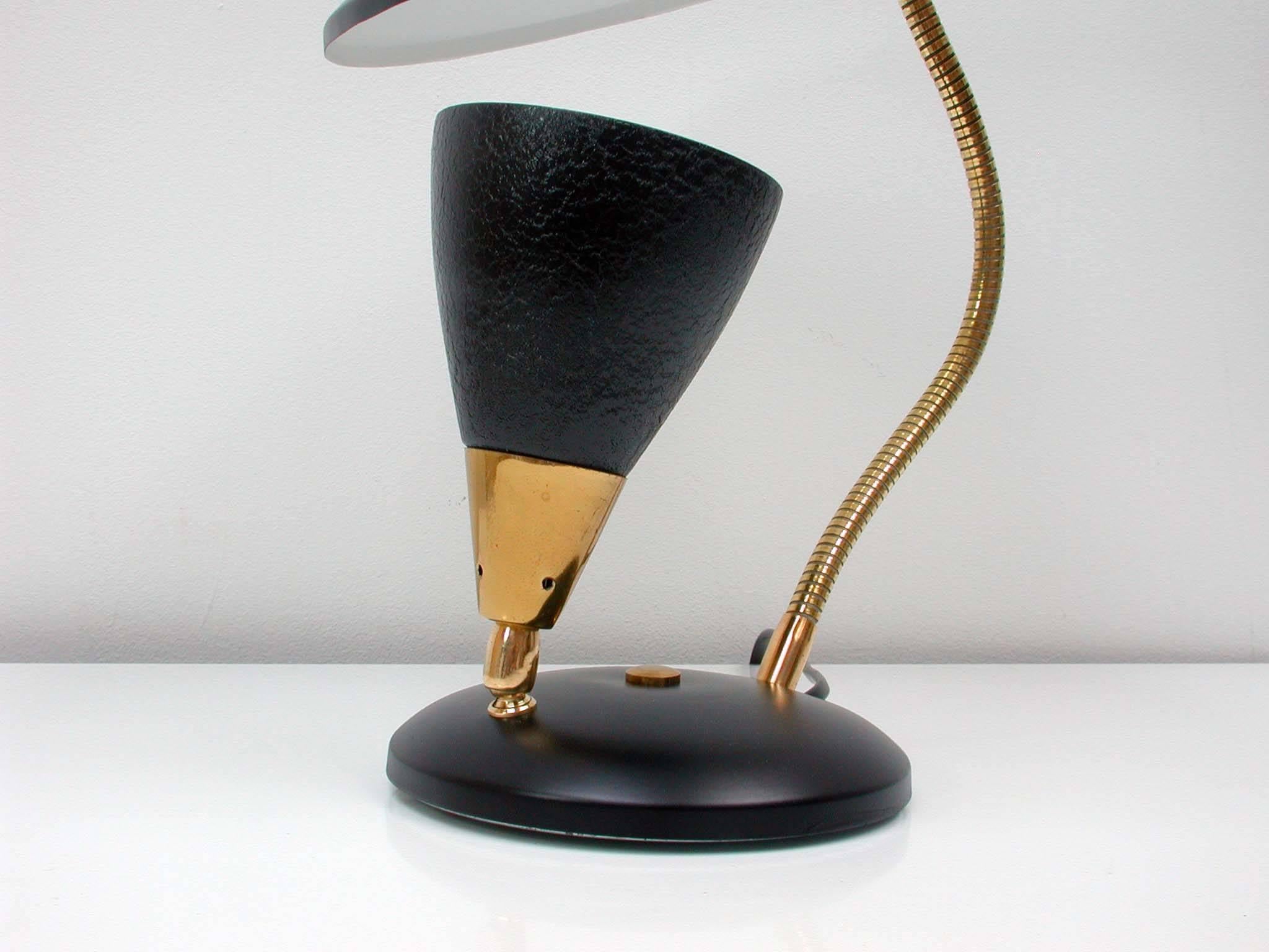 Midcentury French Reflecting Gooseneck Black Table Lamp, 1950s In Good Condition In NUEMBRECHT, NRW