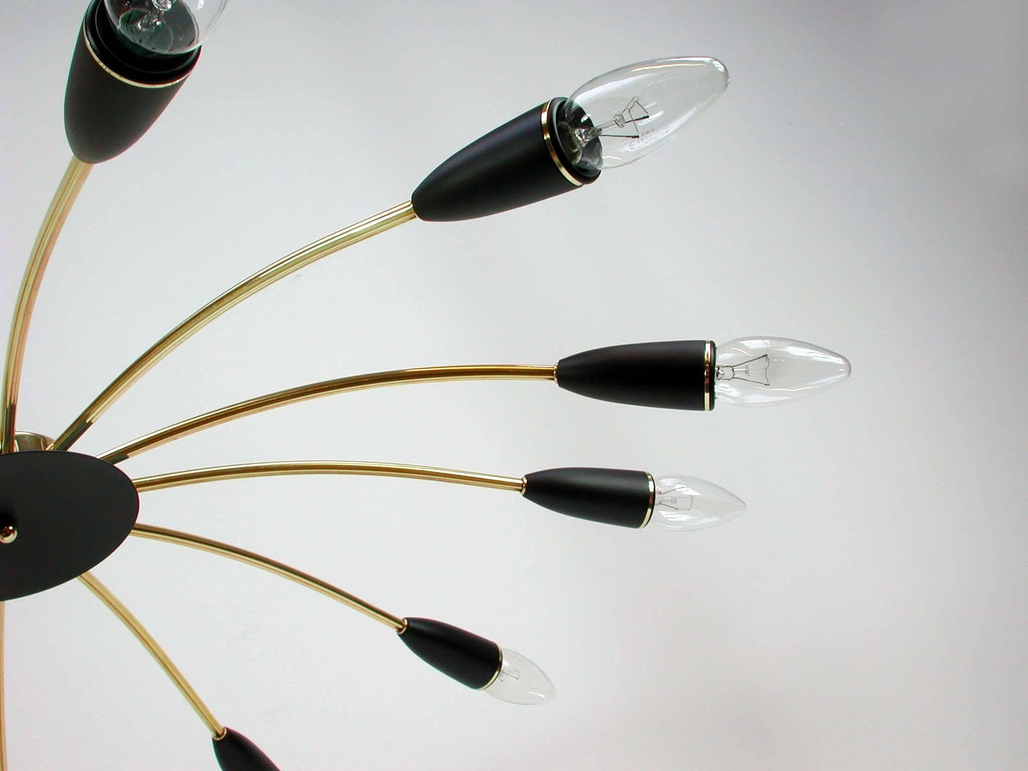 Mid-20th Century Italian Midcentury Twelve-Light Sputnik Chandelier in the Manner of Stilnovo For Sale