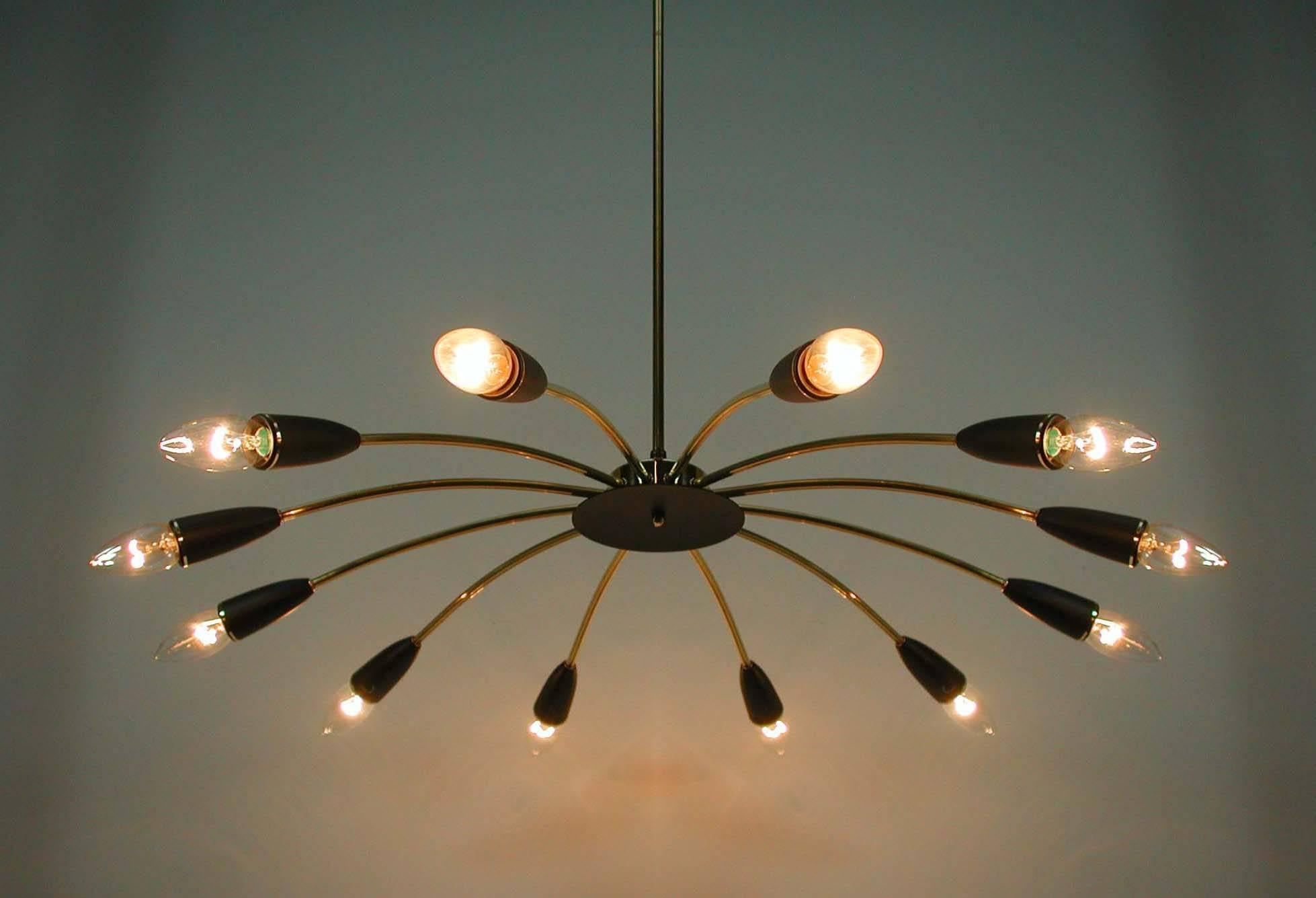 Italian Midcentury Twelve-Light Sputnik Chandelier in the Manner of Stilnovo For Sale 1