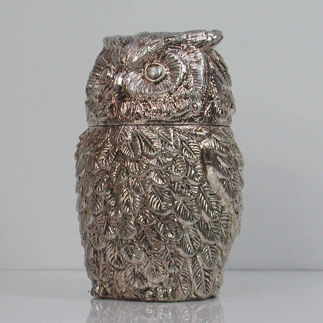 Awesome silver plated 1960s Mauro Manetti owl shaped ice bucket iwth plastic insert. Signed on base MM, made in Italy.