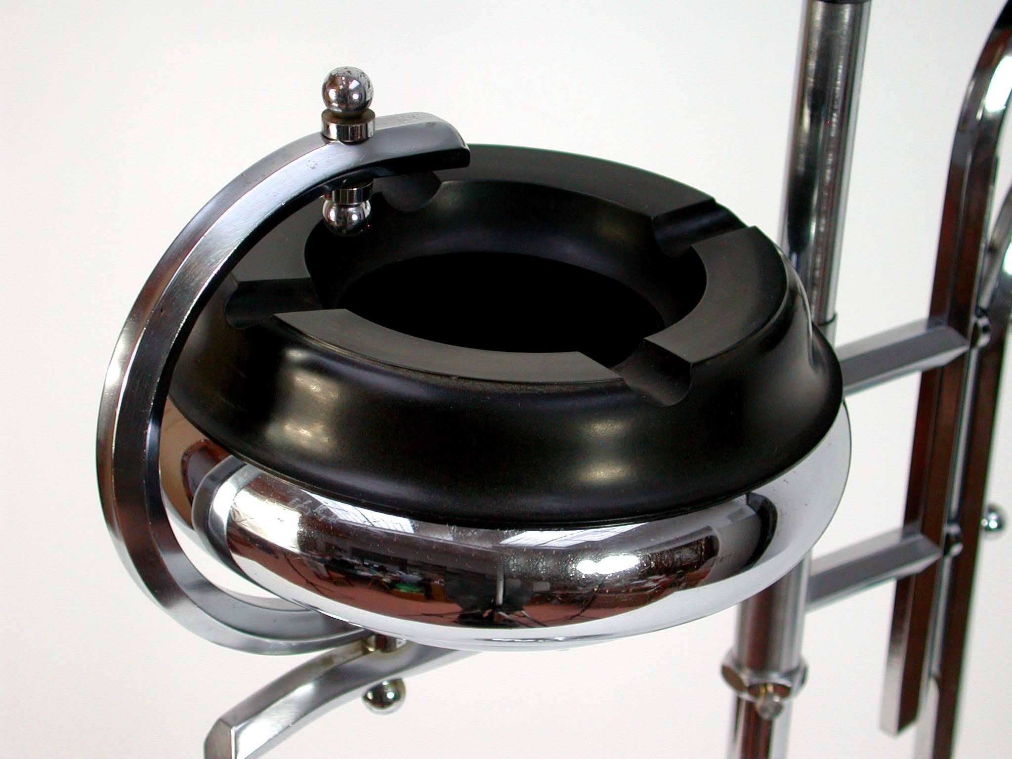 French Art Deco Chrome Bakelite Smokers Stand Floor Ashtray, 1930s In Excellent Condition In NUEMBRECHT, NRW