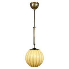 Colgante Art Déco de cristal opalino de Christian Bergh, Suecia, década de 1930
