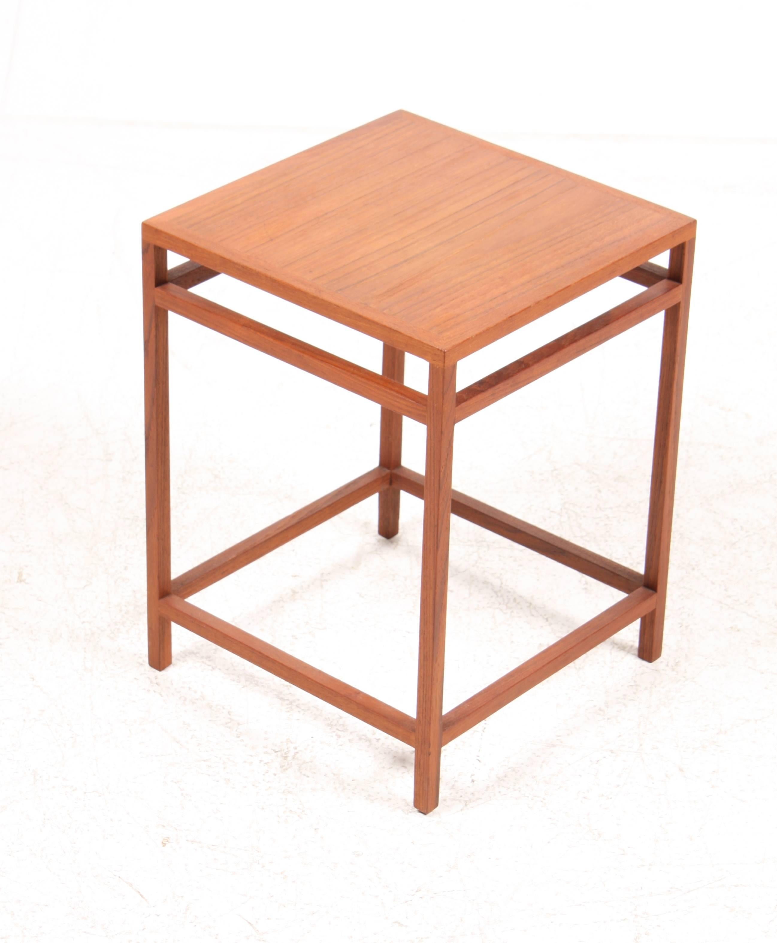 Side table in teak designed by Ejner Larsen & Aksel Bender Madsen for Willy Beck Cabinet Makers Copenhagen. Made in Denmark in the 1950s. Great original condition.